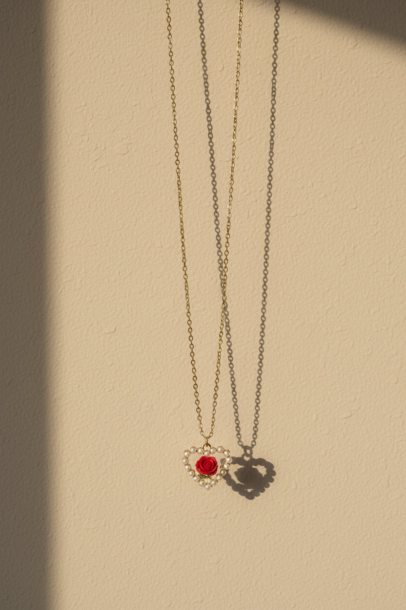 Collar de Acero con Colgante de Rosa – Colección Romántica MUVE